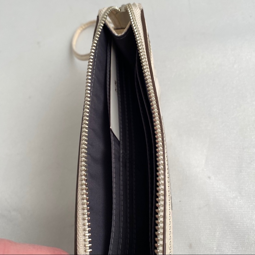 Coach Signature C logo cream patent and canvas wristlet - Picture 5 of 7